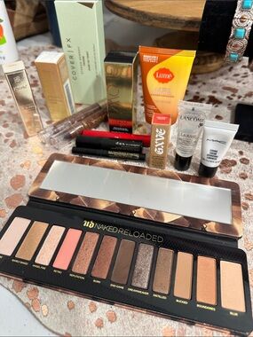 Makeup bundle Urban Decay Naked Reloaded Eyeshadow Palette - Neutrals,